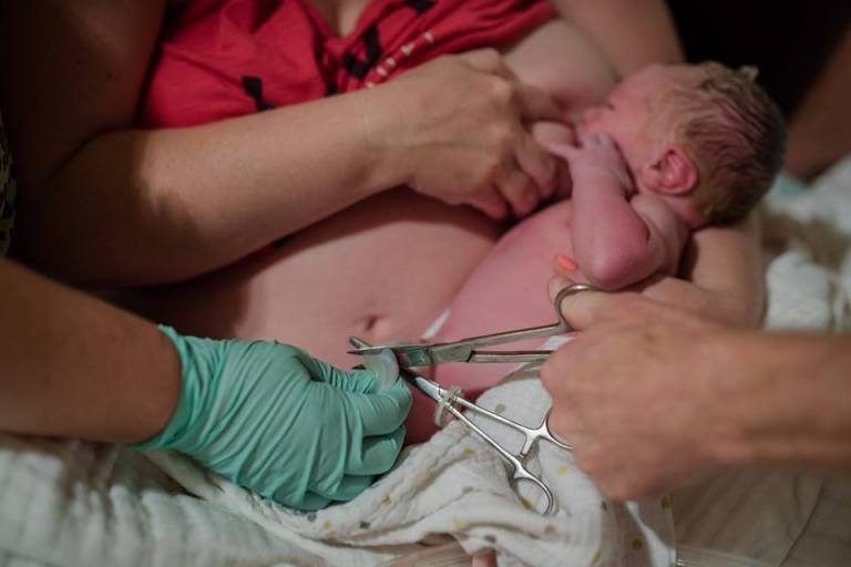 home birth, cord cutting, water birth, en caul, newborn, pregnancy, midwife